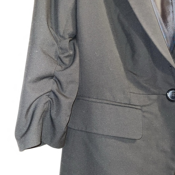 Women’s Blazer - Picture 3 of 6